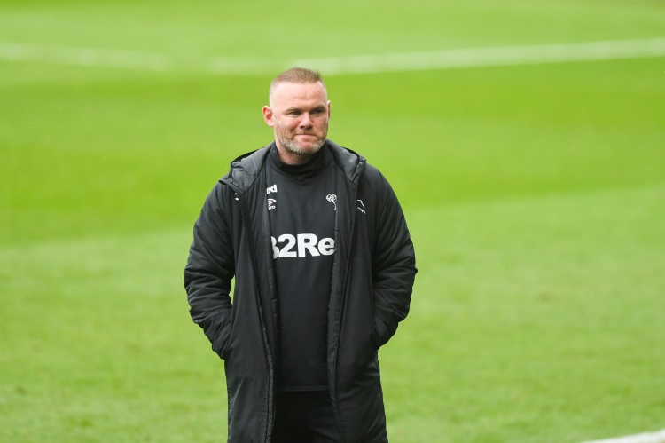 星空体育-鲁尼：必须扣分罚款打击种族歧视，曾有球员遭歧视在我怀里哭泣